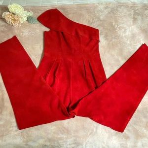 VINCE CAMUTO red jumpsuit very elegant size 6.